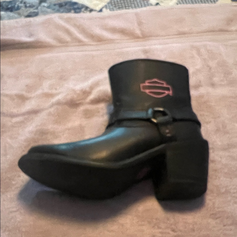 Harley-Davidson Women's Black and Pink Heeled Boots
